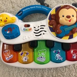 Kids piano toy lights up